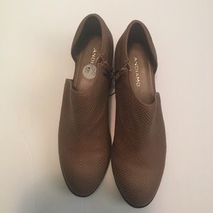 Andiamo Bootie with side zipper